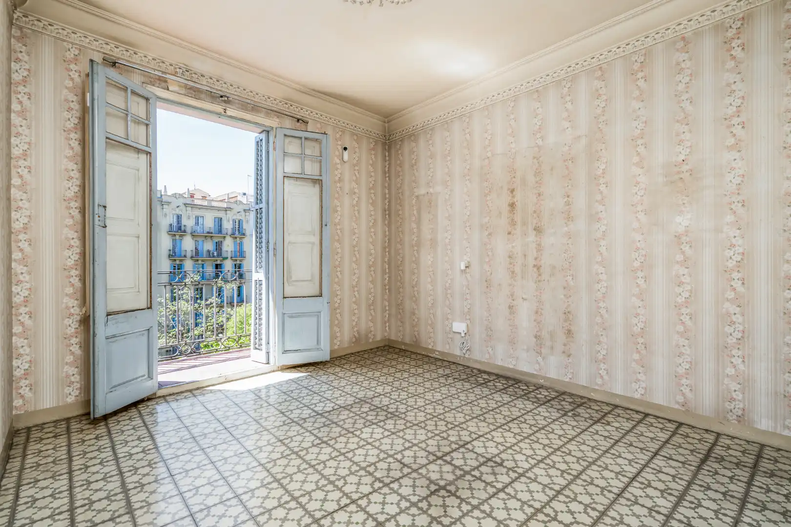 Habitación de Piso en venta en Barcelona con Balcón