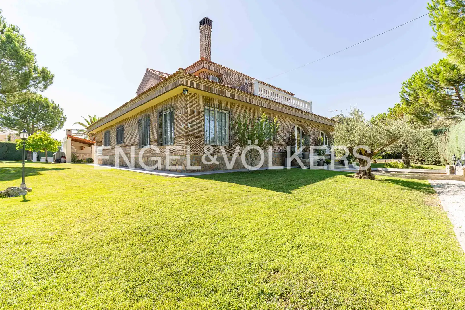 Vista exterior de Casa o chalet en venta en Villaviciosa de Odón con Calefacción y Jacuzzi