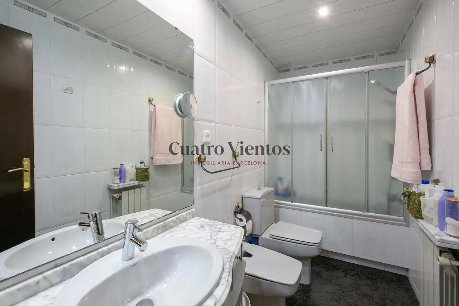 Bathroom of Flat for sale in Barcelona  with Heating, Terrace and Oven