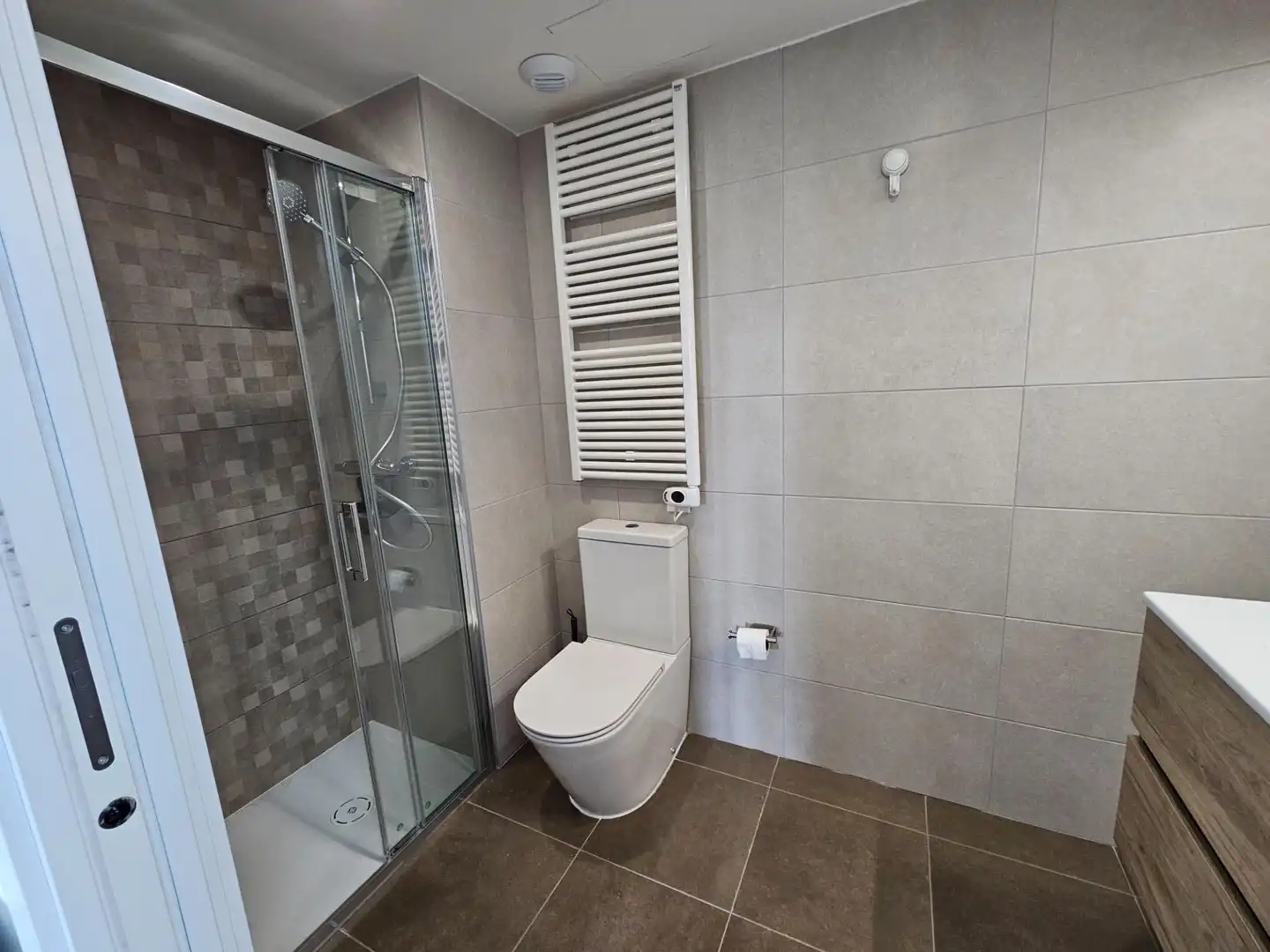 Bathroom of Flat for rent in Badalona  with Air Conditioner, Parquet flooring and Terrace