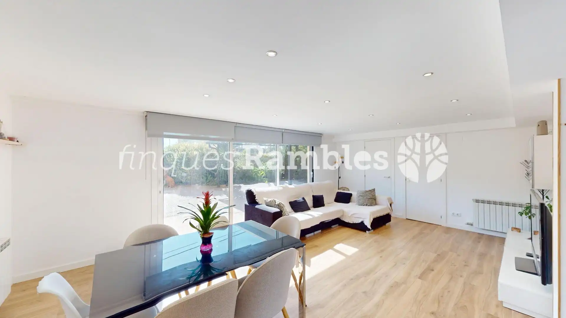 Sala de estar de Casa o chalet en venta en La Torre de Claramunt con Calefacción, Jardín privado y Parquet