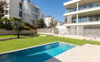 Swimming pool of Flat for sale in Sant Cugat del Vallès  with Air Conditioner, Heating and Private garden