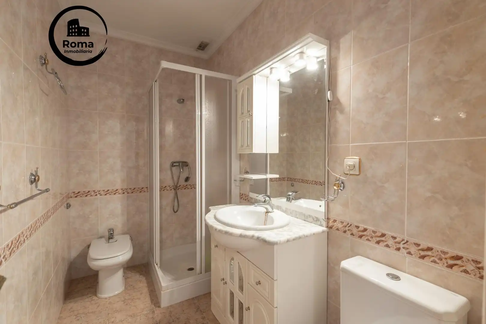 Baño de Casa adosada en venta en Maracena con Aire acondicionado, Calefacción y Terraza