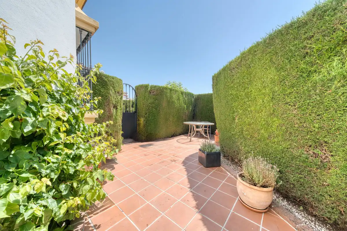Jardí de Casa adosada en venda en Estepona amb Jardí privat, Terrassa i Piscina comunitària