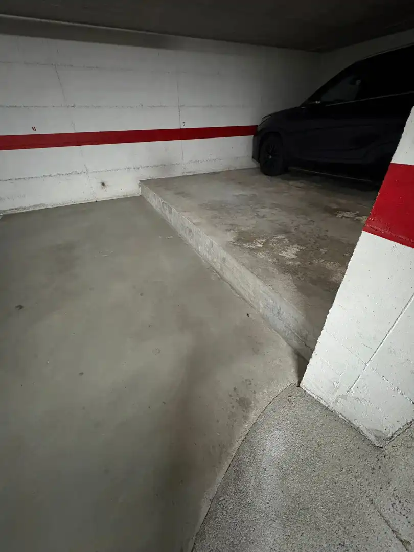 Garage for rent in Girona