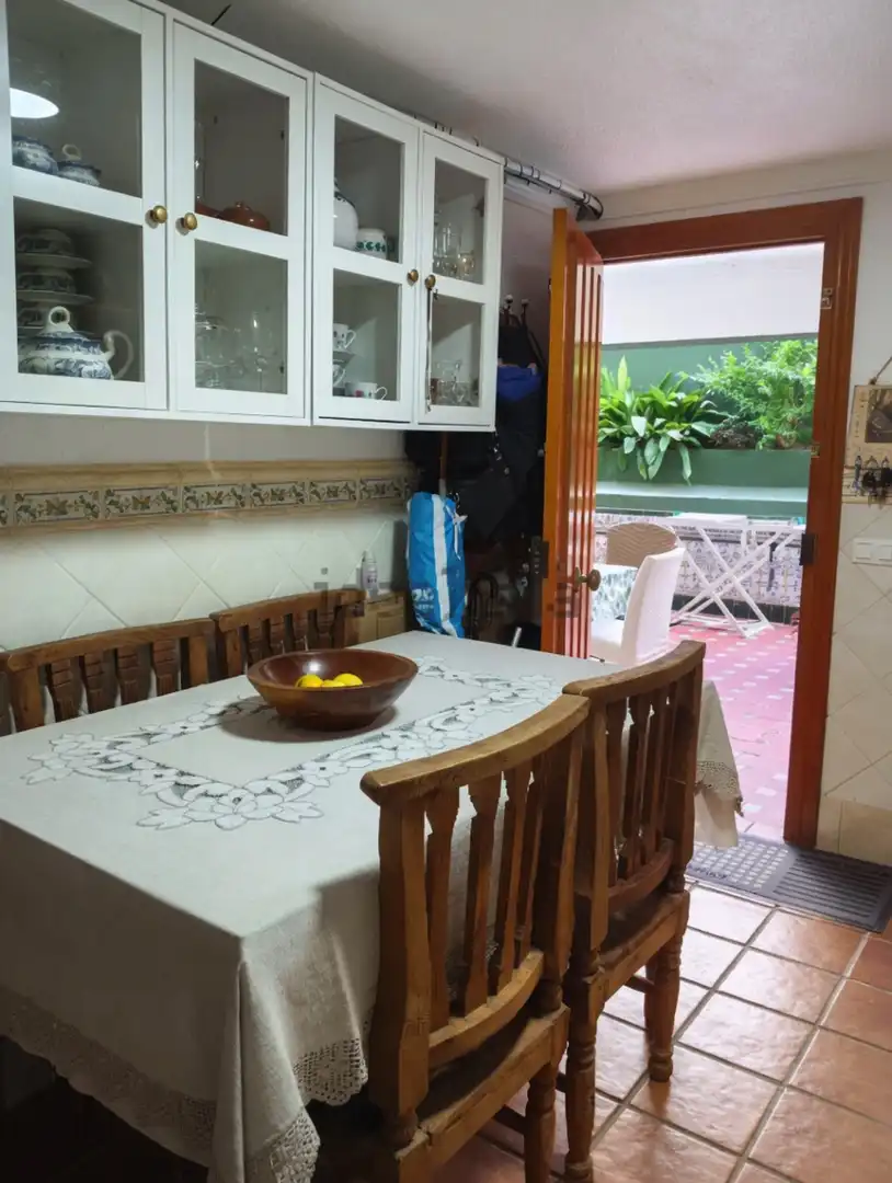 Menjador de Apartament en venda en Sotogrande amb Aire condicionat, Terrassa i Moblat