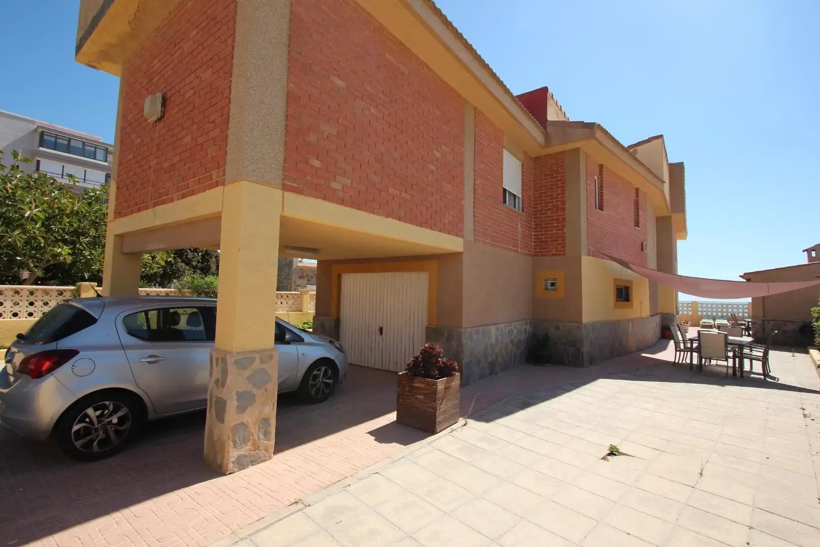 Vista exterior de Casa o chalet en venta en Guardamar del Segura con Jardín privado, Terraza y Piscina
