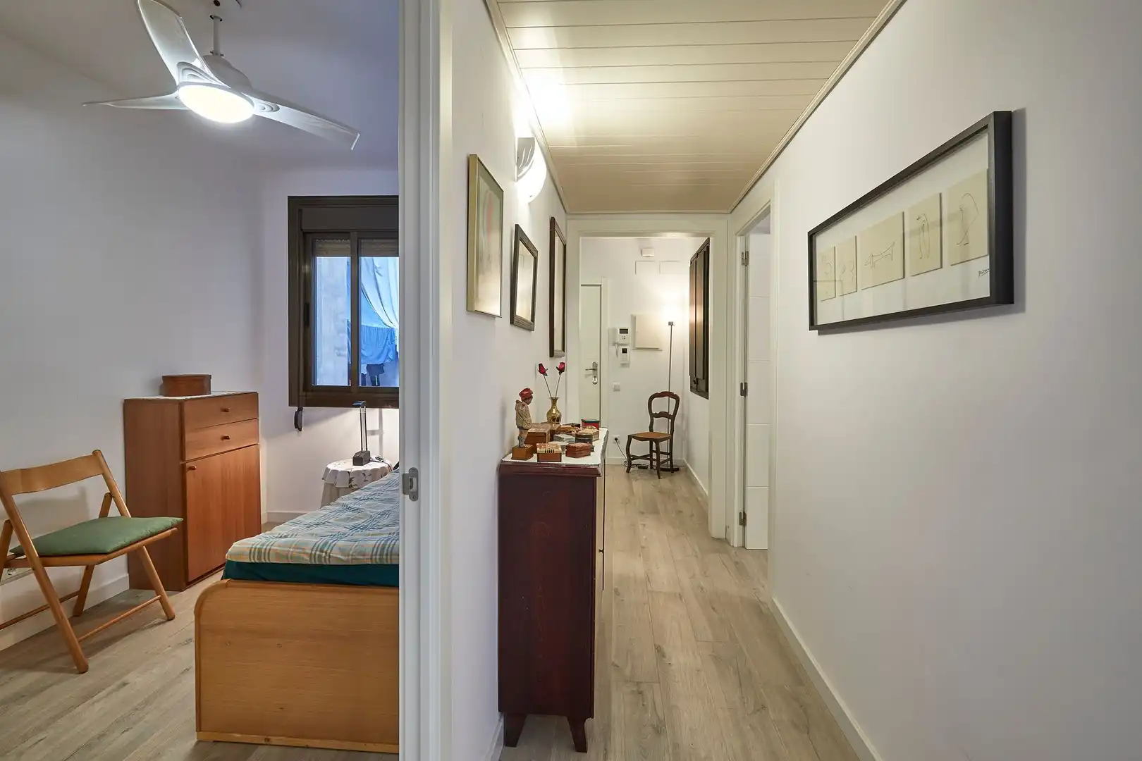 Wohnung zum Verkauf in Barcelona mit Klimaanlage, Parkett und Ofen