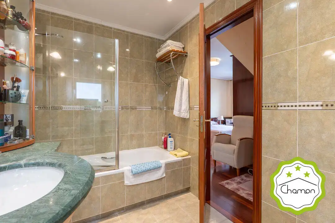 Bathroom of Houses for sale in Castro-Urdiales  with Heating and Furnished