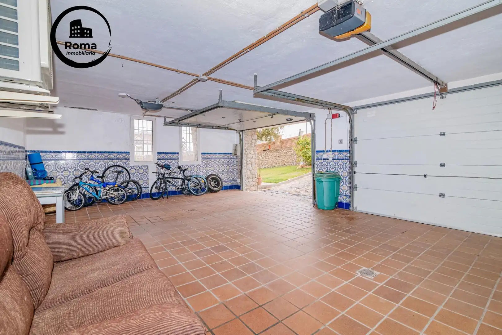 Parking de Casa o chalet en venta en La Zubia con Calefacción, Jardín privado y Terraza