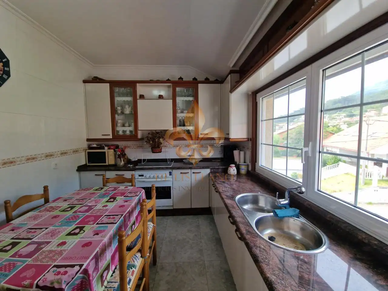 Cocina de Piso en venta en Oia con Calefacción, Terraza y Amueblado