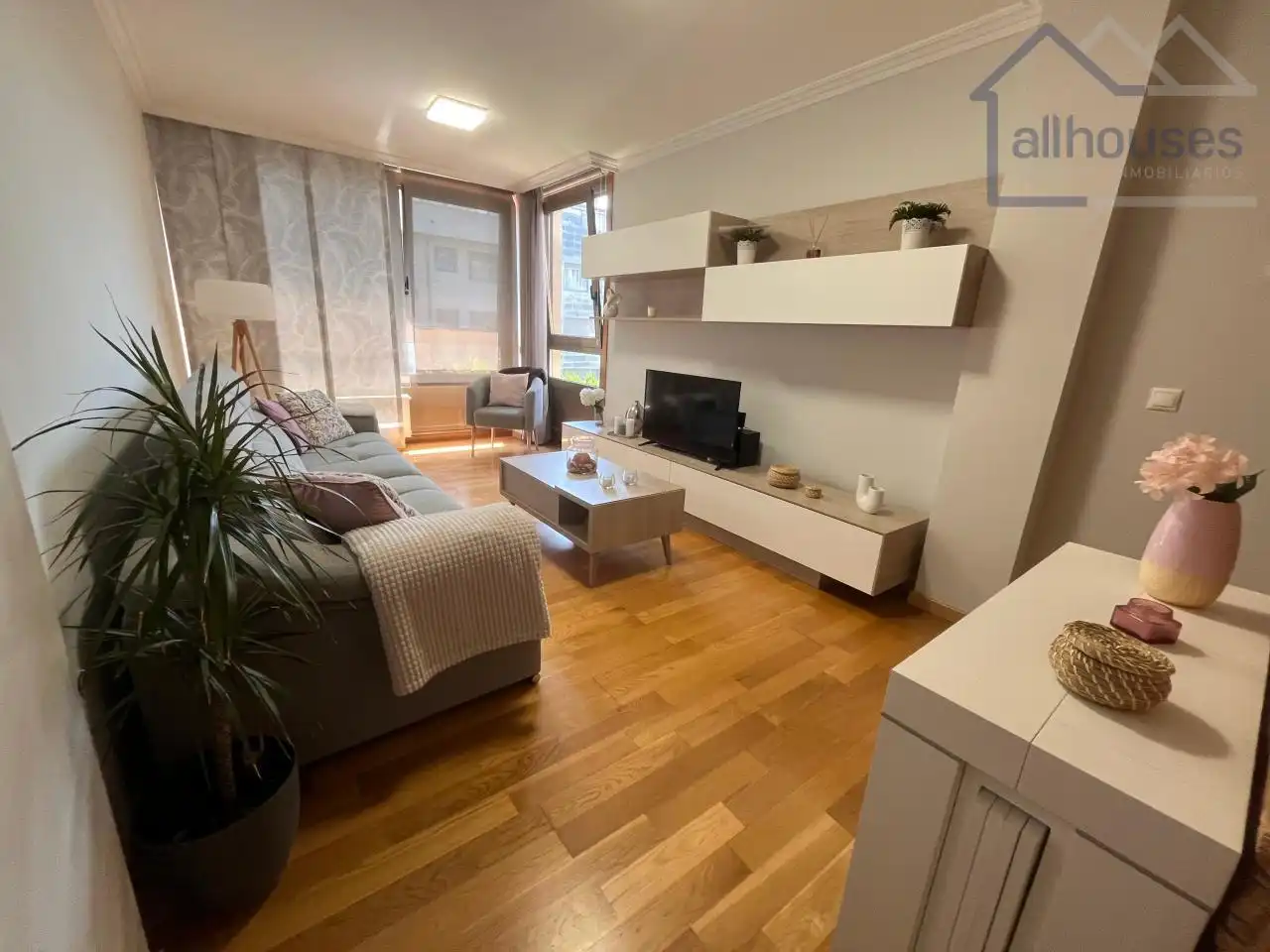 Sala de estar de Apartamento en venta en Vigo  con Calefacción, Piscina y Amueblado