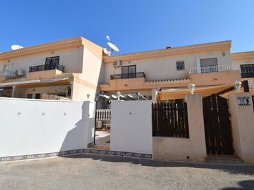 Maison mitoyenne avec piscine à vendre à Orihuela Costa
