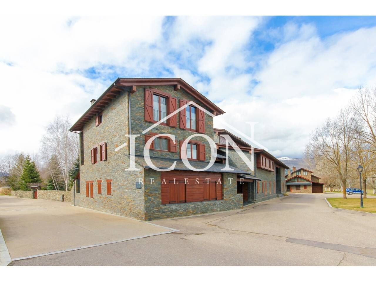 Vista exterior de Dúplex en venda en Fontanals de Cerdanya amb Calefacció, Parquet i Terrassa