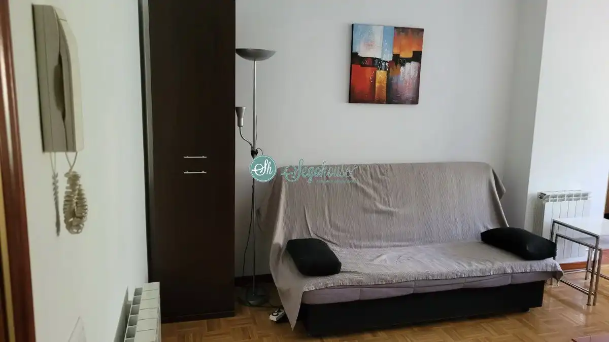 Sala de estar de Apartamento en venta en Palazuelos de Eresma con Calefacción y Trastero