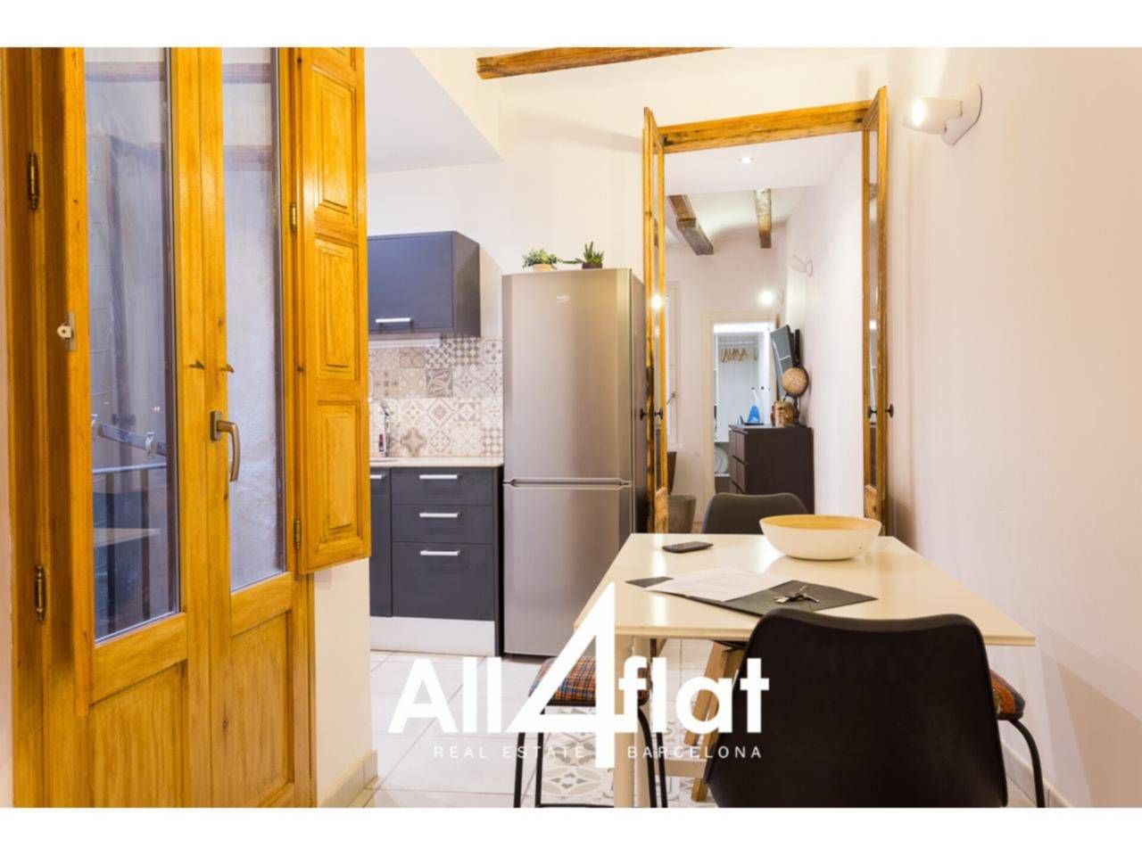 Vista exterior de Pis de lloguer en  Barcelona Capital amb Moblat, Balcó i Alarma