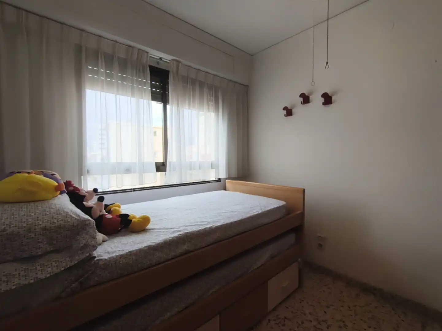 Dormitori de Pis de lloguer en Gandia amb Aire condicionat, Calefacció i Terrassa