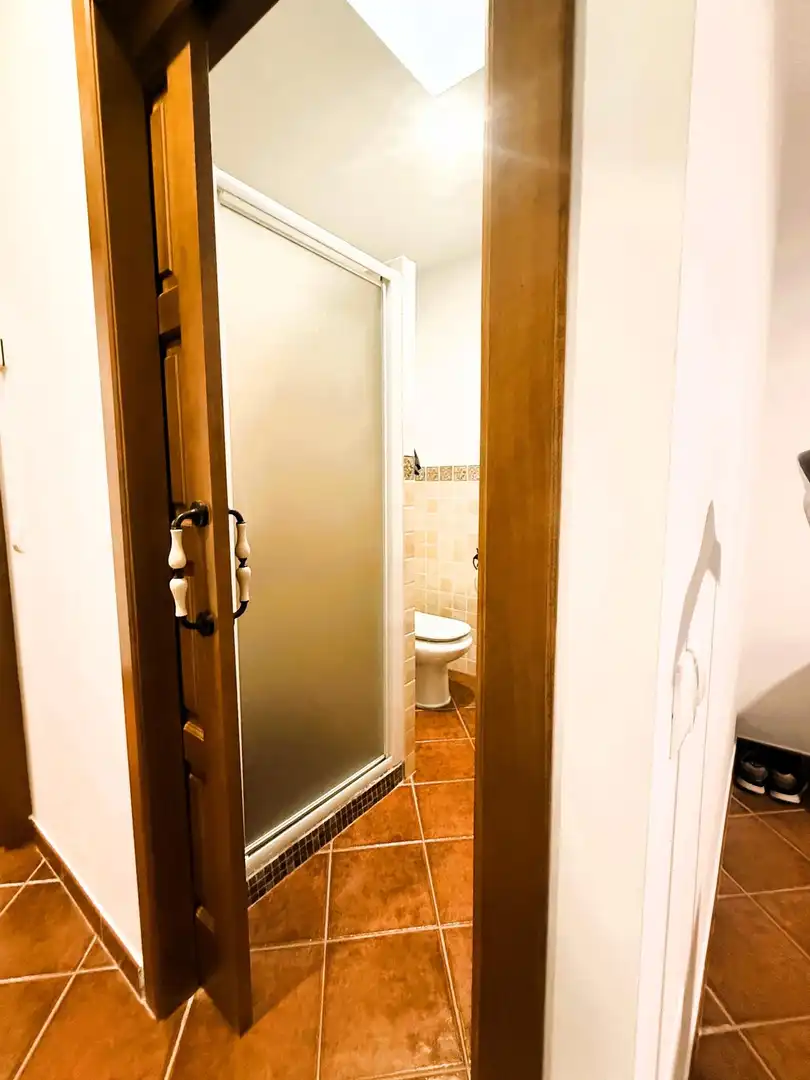 Bany de Casa o xalet en venda en La Rinconada amb Aire condicionat, Jardí privat i Piscina