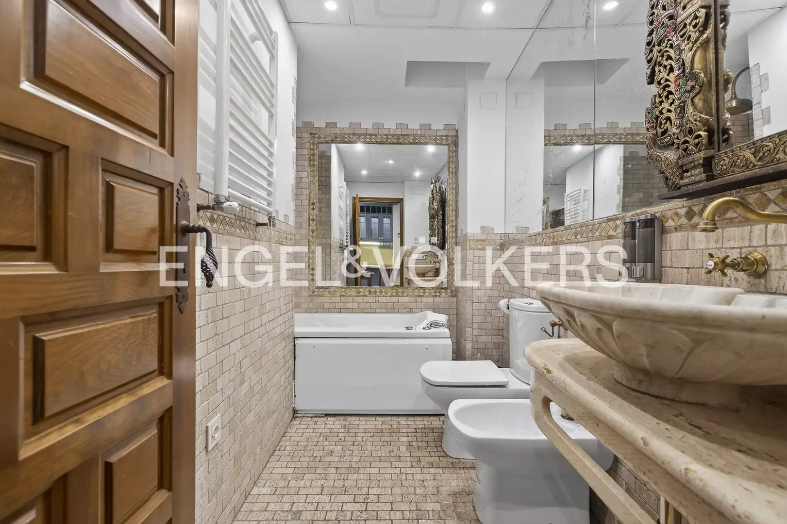 Bathroom of Houses for sale in Sevilla  with Air Conditioner, Heating and Parquet flooring