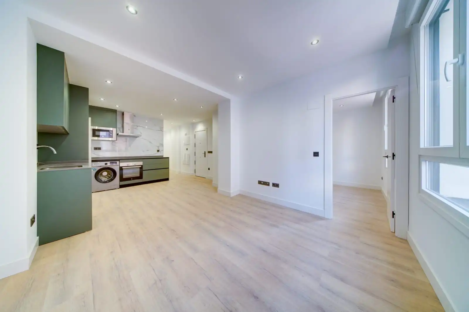 Flat with terrace for sale in Calle de las Delicias 15, imagen 5