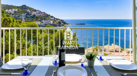 Apartamento con terraza orientada al sur y espectaculares vistas al mar en Canyelles, Roses!
