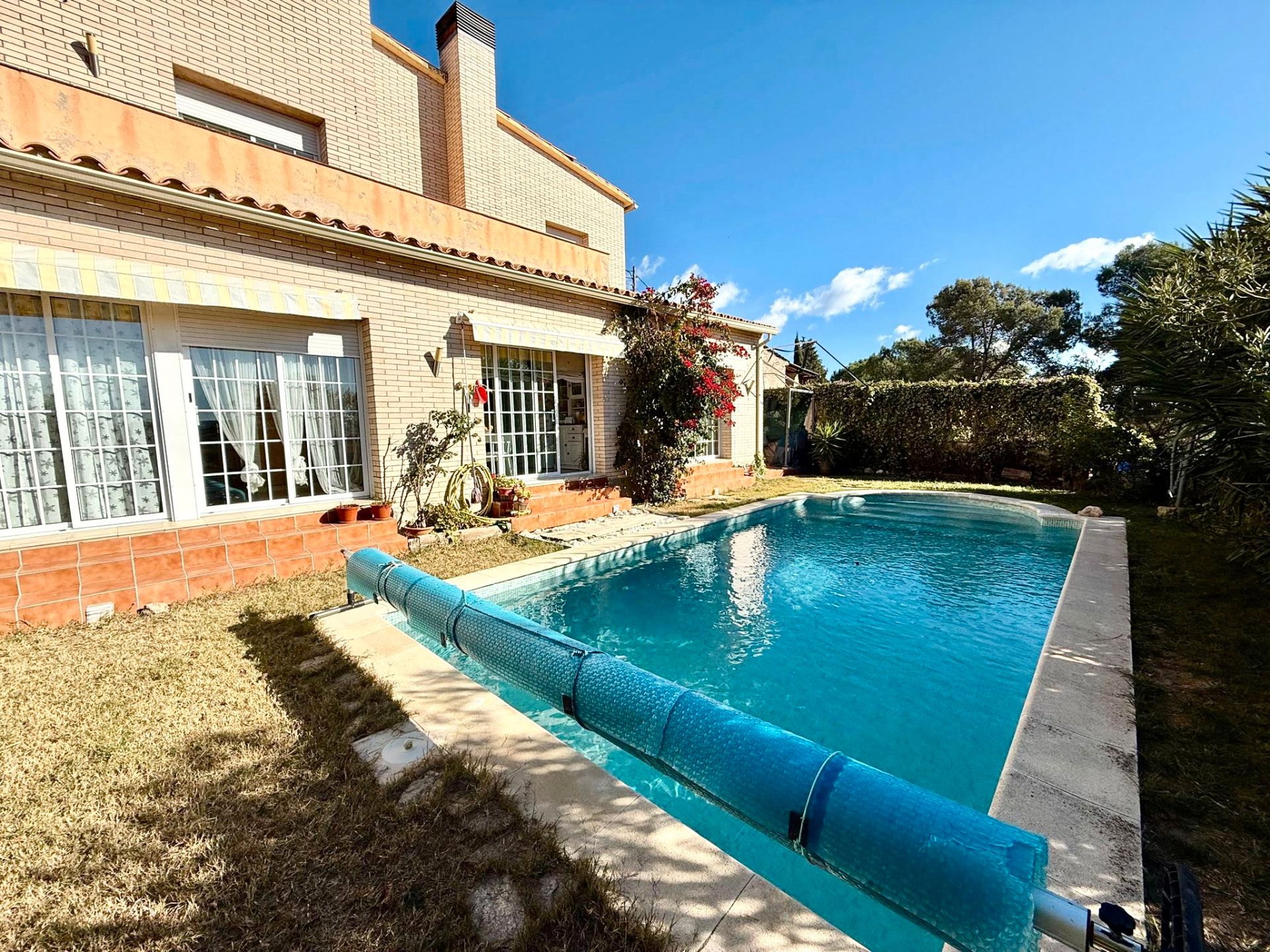 Piscina de Casa o xalet en venda en Rubí amb Aire condicionat, Calefacció i Jardí privat