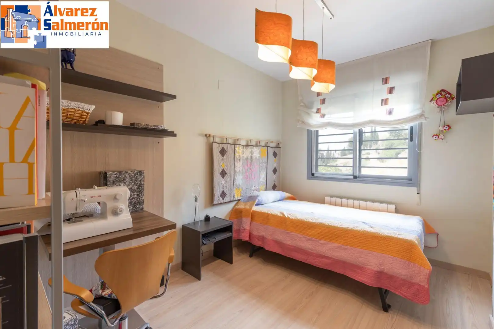 Habitación de Casa adosada en venta en Granada con Aire acondicionado, Calefacción y Balcón