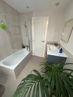 Badezimmer von Wohnung zum Verkauf in León Capital  mit Heizung, Parkett und Terrasse