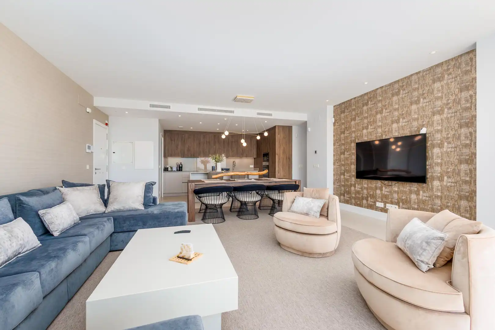 Sala de estar de Apartamento en venta en Benahavís con Aire acondicionado, Calefacción y Jardín privado