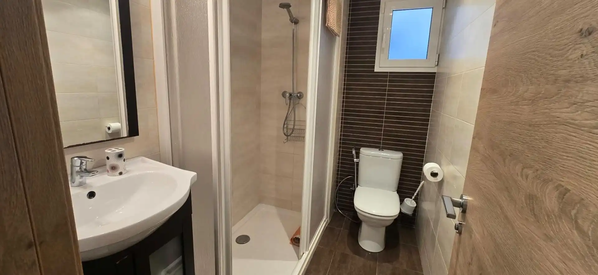 Bathroom of Flat for rent in Valencia  with Parquet flooring, Terrace and Furnished