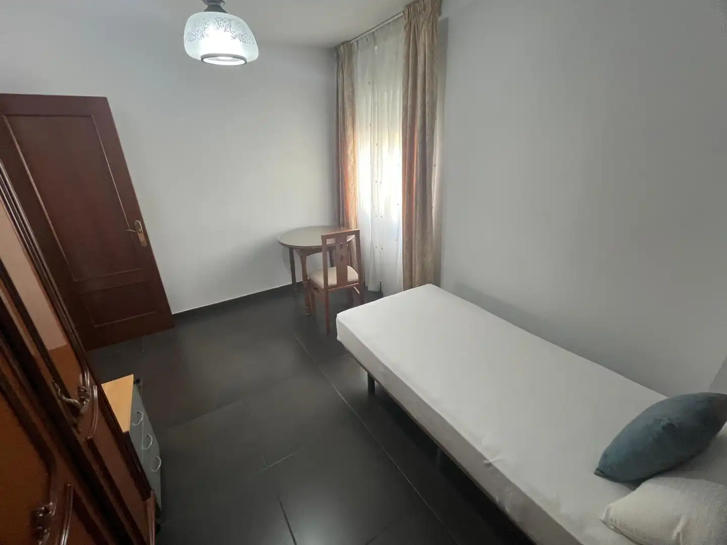Habitación de Piso en venta en Sevilla con Aire acondicionado, Terraza y Balcón
