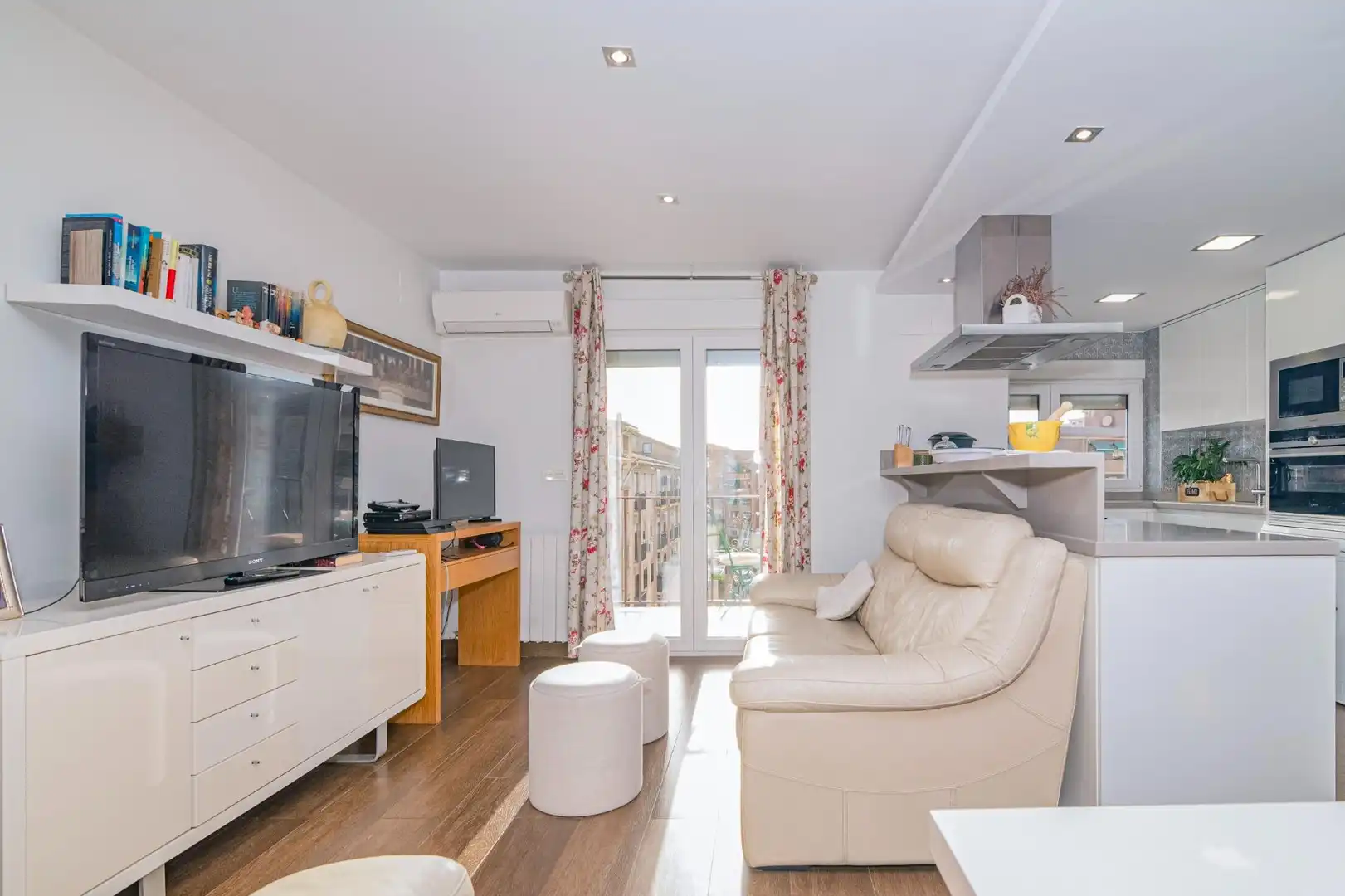 Sala de estar de Piso en venta en Granada con Aire acondicionado, Terraza y Amueblado