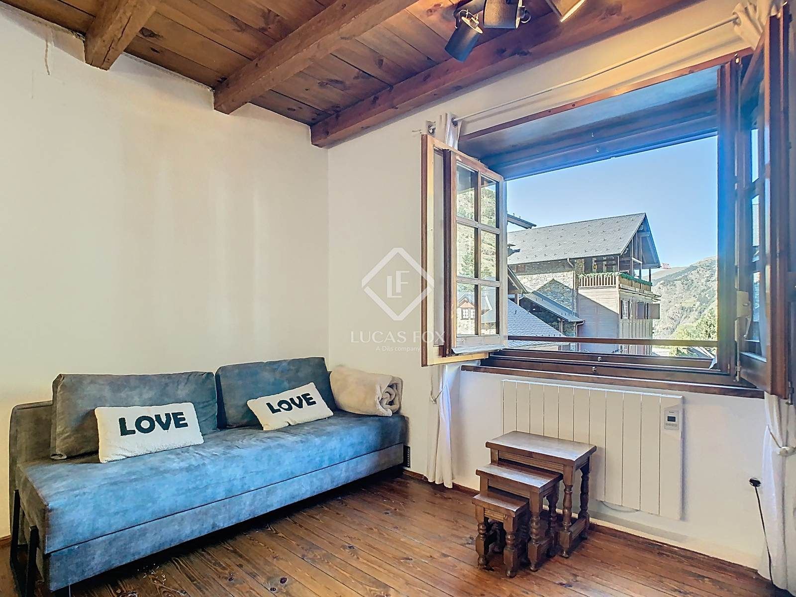 Living room of Flat for sale in  Madrid Capital  with Heating, Parquet flooring and Furnished