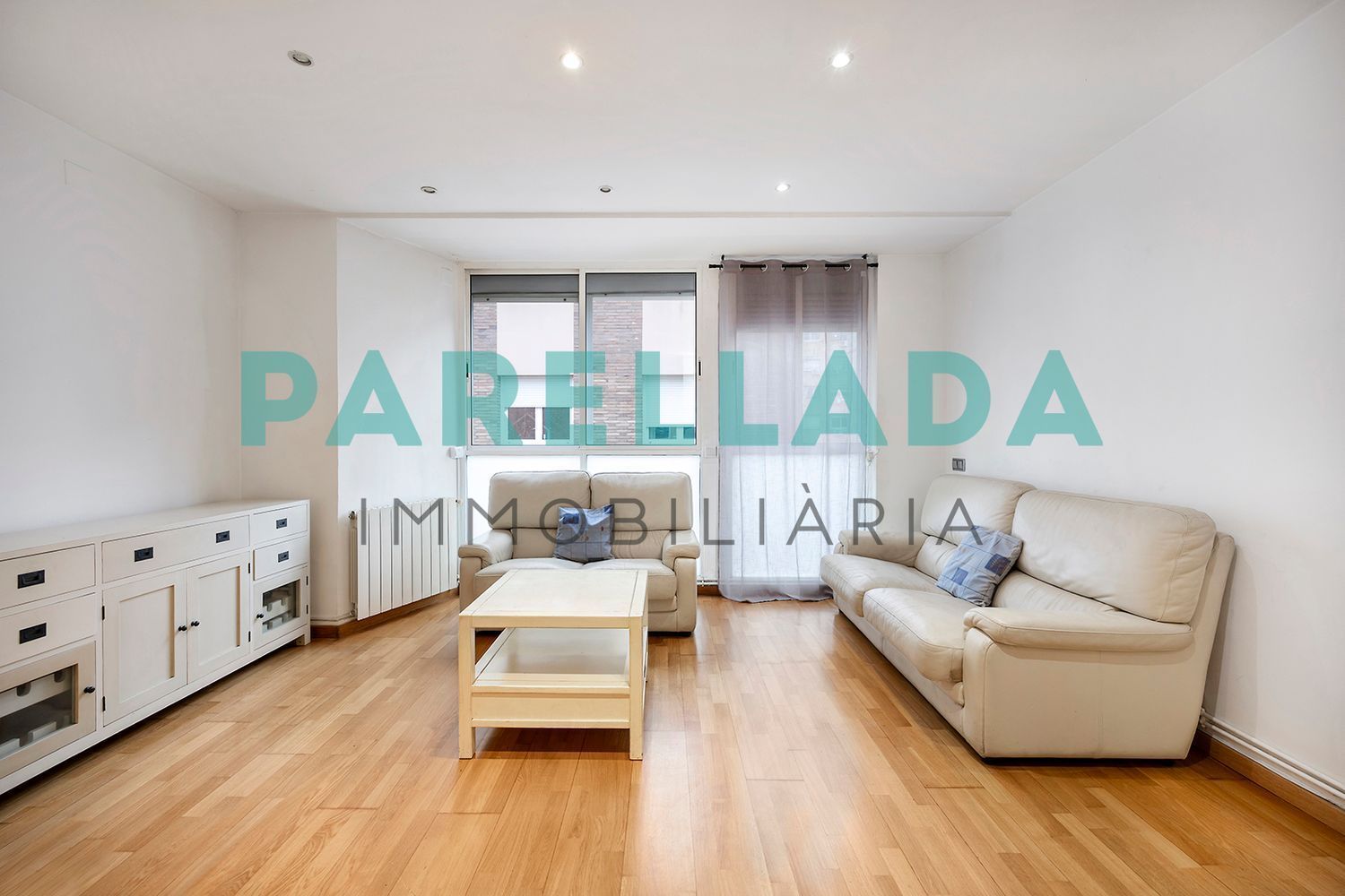 Sala d'estar de Pis en venda en Badalona amb Aire condicionat, Calefacció i Parquet