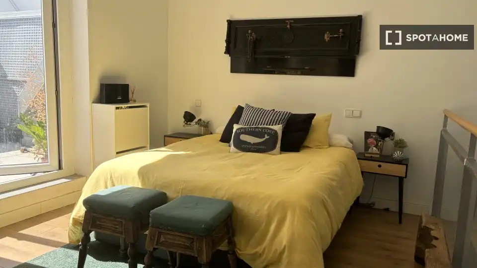 Bedroom of Flat for rent in Madrid  with Air Conditioner, Heating and Furnished
