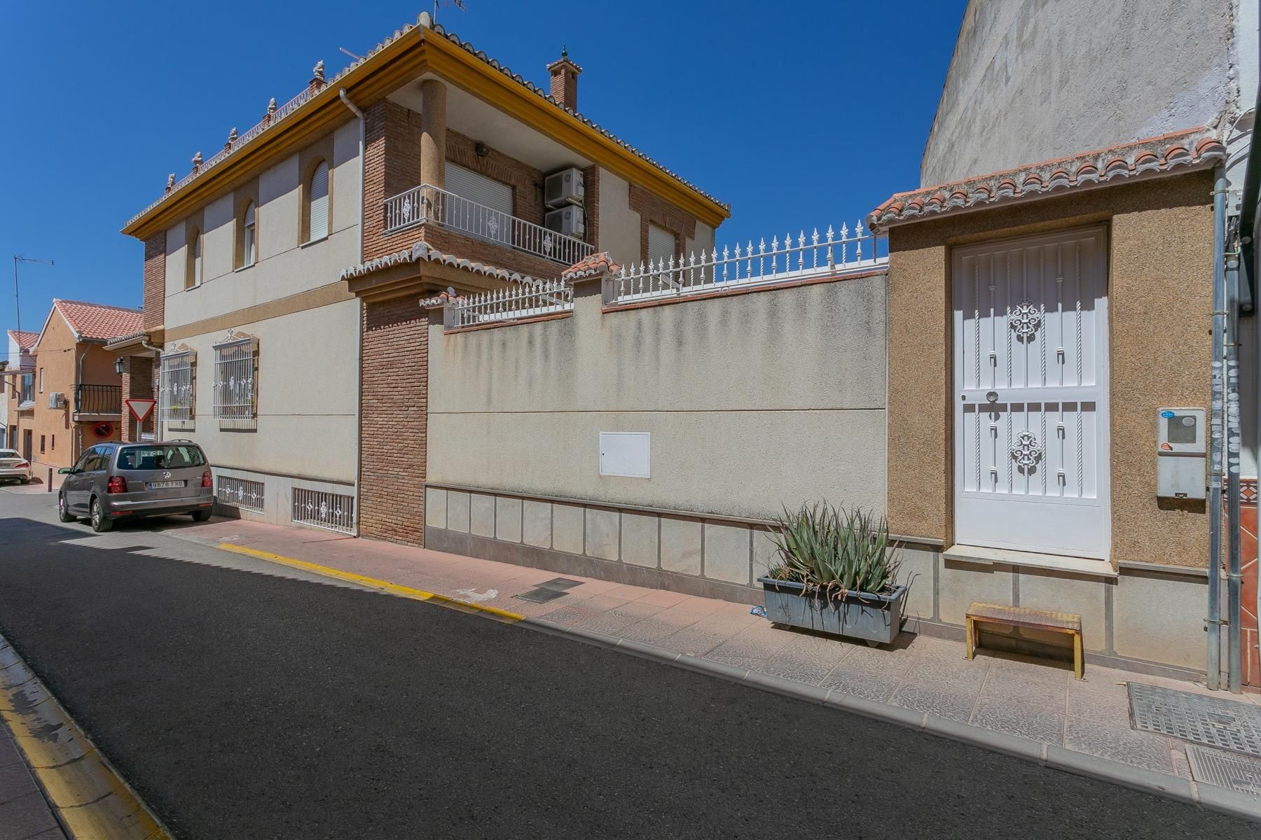 Exterior view of Country house for sale in Peligros  with Air Conditioner, Heating and Private garden