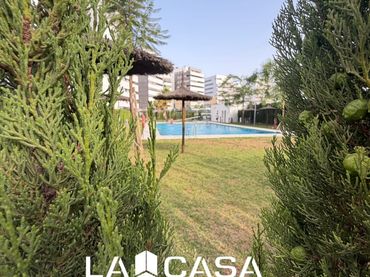 Pis amb piscina en venda a Entrenúcleos