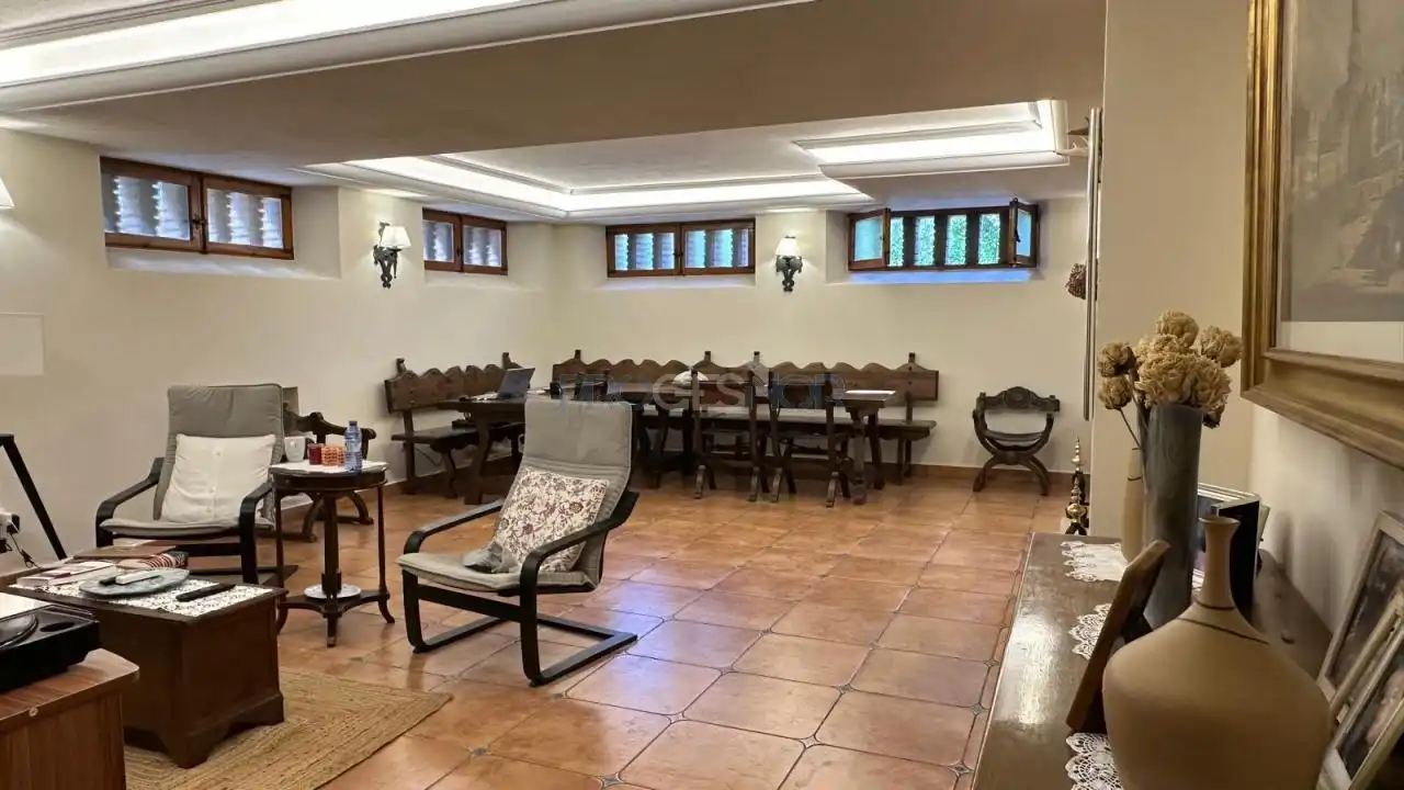 Menjador de Casa o xalet en venda en Mansilla de las Mulas amb Calefacció, Jardí privat i Piscina