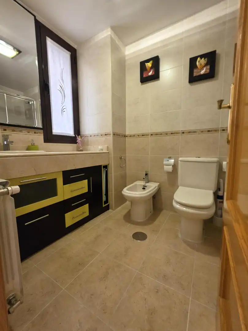 Baño de Piso de alquiler en Valdemoro con Aire acondicionado y Calefacción