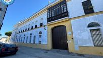 Vista exterior de Casa o xalet en venda en Sanlúcar de Barrameda amb Parquet i Balcó