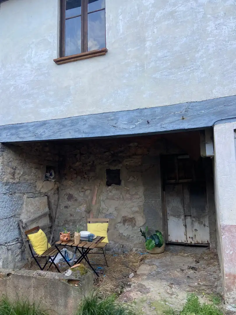 Außenansicht von Einfamilien-Reihenhaus zum Verkauf in Quirós