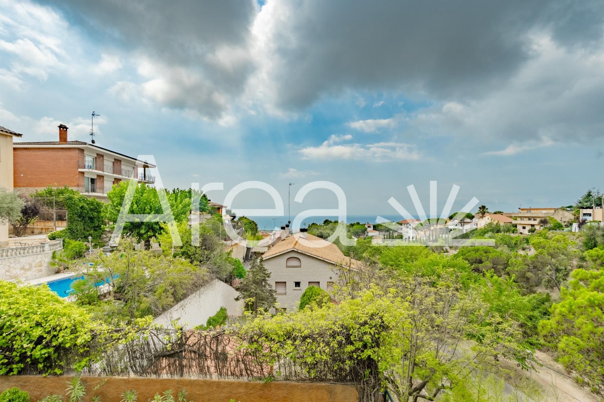 Vista exterior de Casa o xalet en venda en Mataró amb Calefacció, Jardí privat i Terrassa