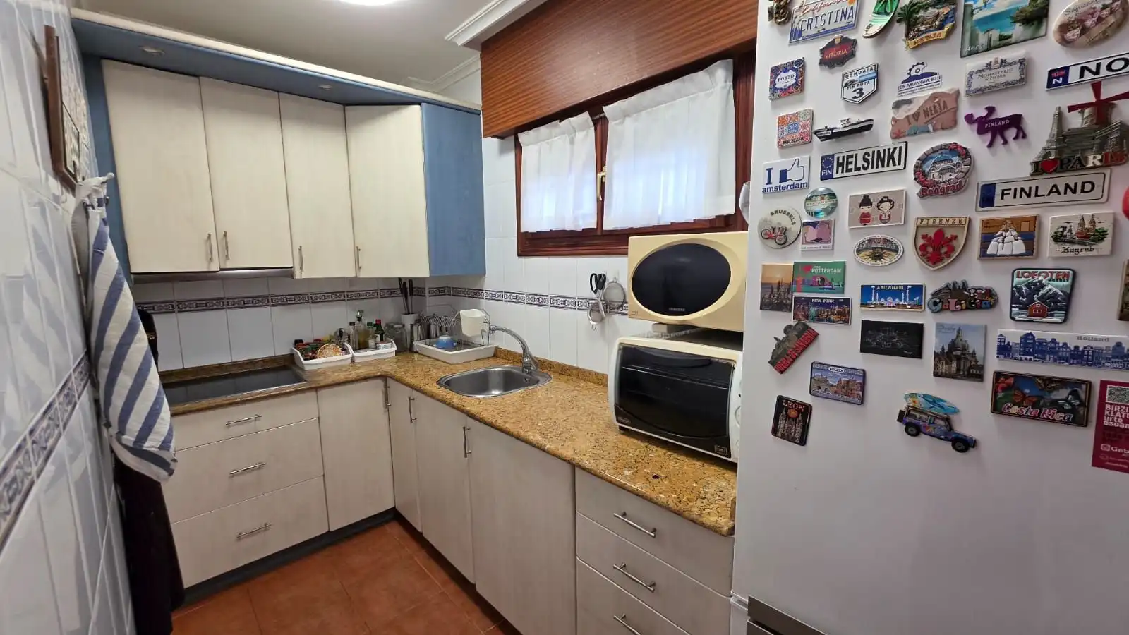 Cuina de Casa o xalet en venda en Castro-Urdiales amb Calefacció, Jardí privat i Terrassa