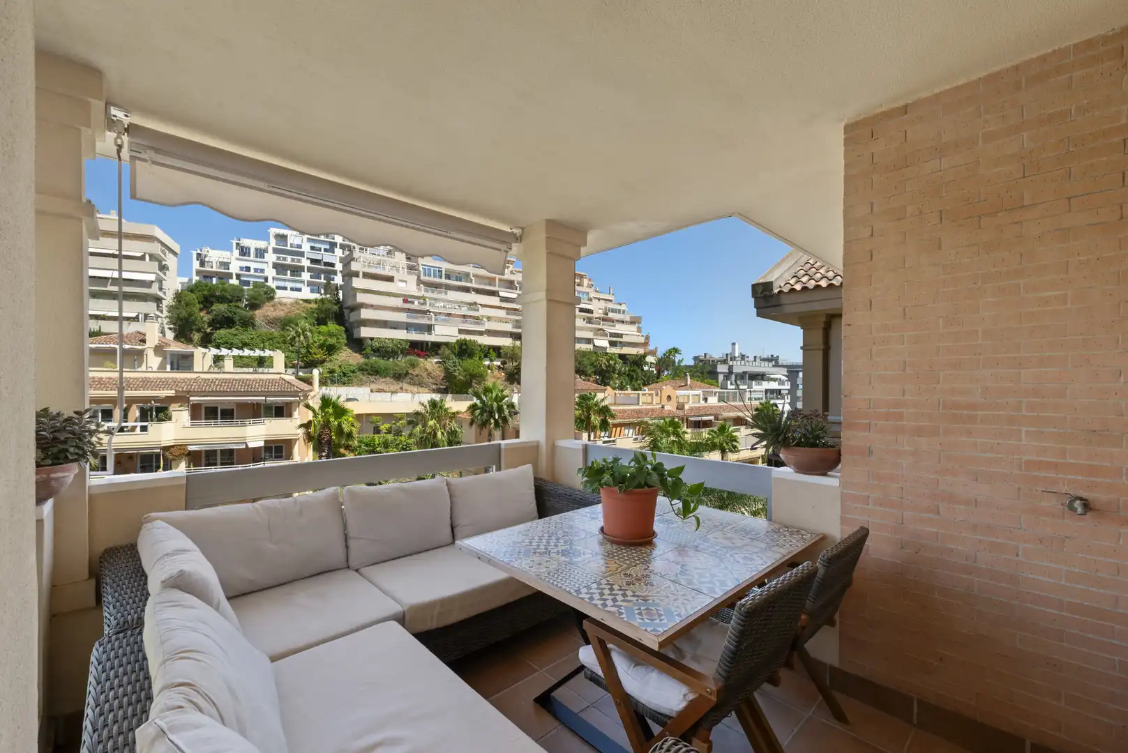 Terrasse von Einfamilien-Reihenhaus zum Verkauf in Benalmádena mit Klimaanlage, Terrasse und Schwimmbad
