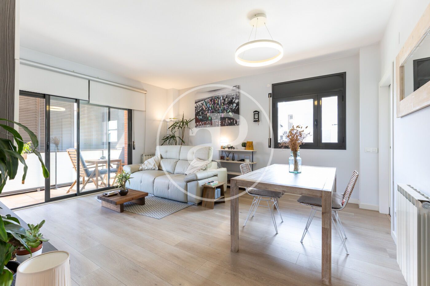 Sala d'estar de Pis en venda en Sant Cugat del Vallès amb Aire condicionat, Calefacció i Jardí privat