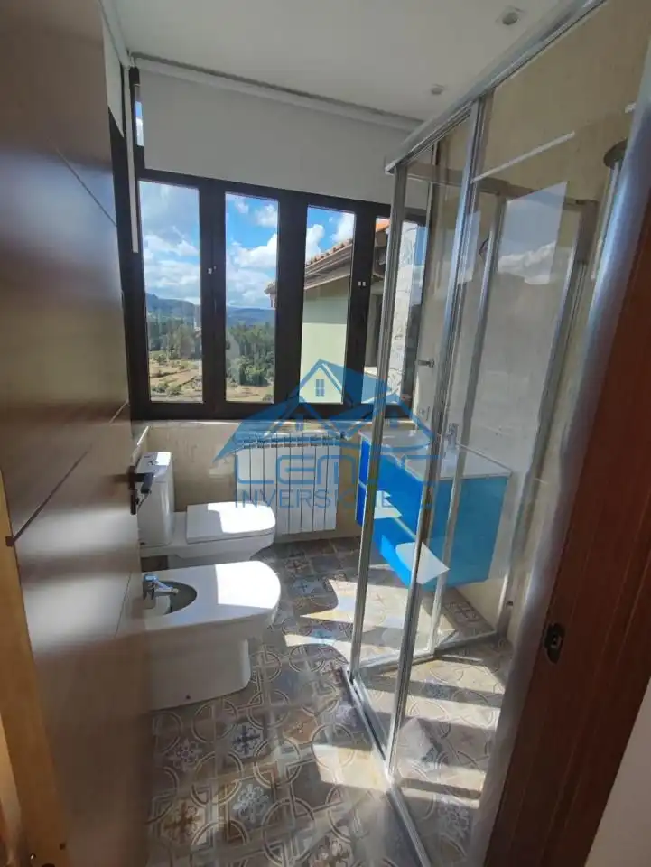 Bathroom of Houses for sale in Candamo  with Air Conditioner, Private garden and Terrace