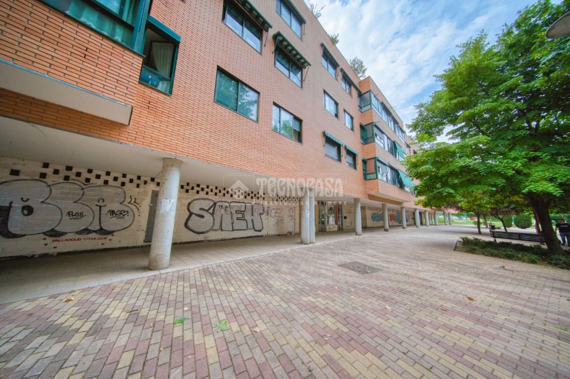 Vista exterior de Local en venta en Valladolid Capital