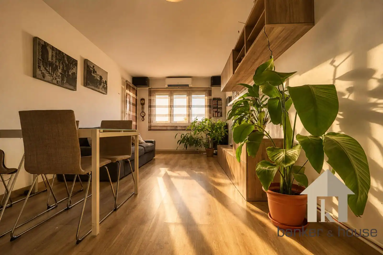 Sala d'estar de Pis en venda en Cerdanyola del Vallès amb Aire condicionat, Calefacció i Terrassa