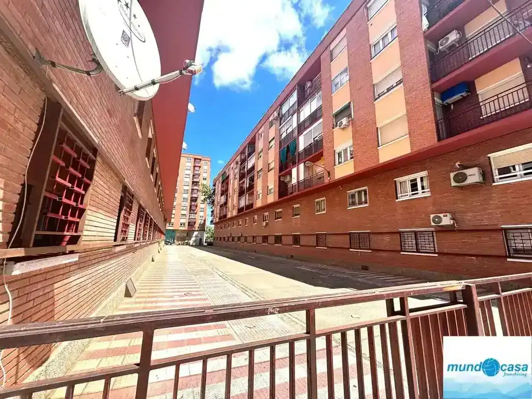 Exterior view of Flat for sale in Zaragoza  with Heating, Terrace and Furnished