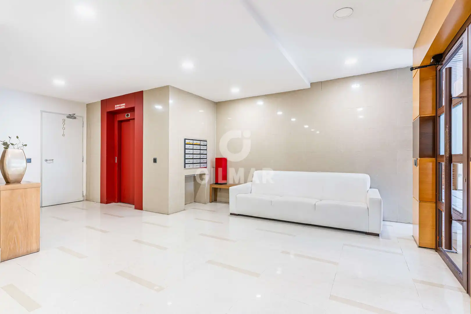 Maisonette zum Verkauf in Madrid mit Heizung, Privatgarten und Abstellraum